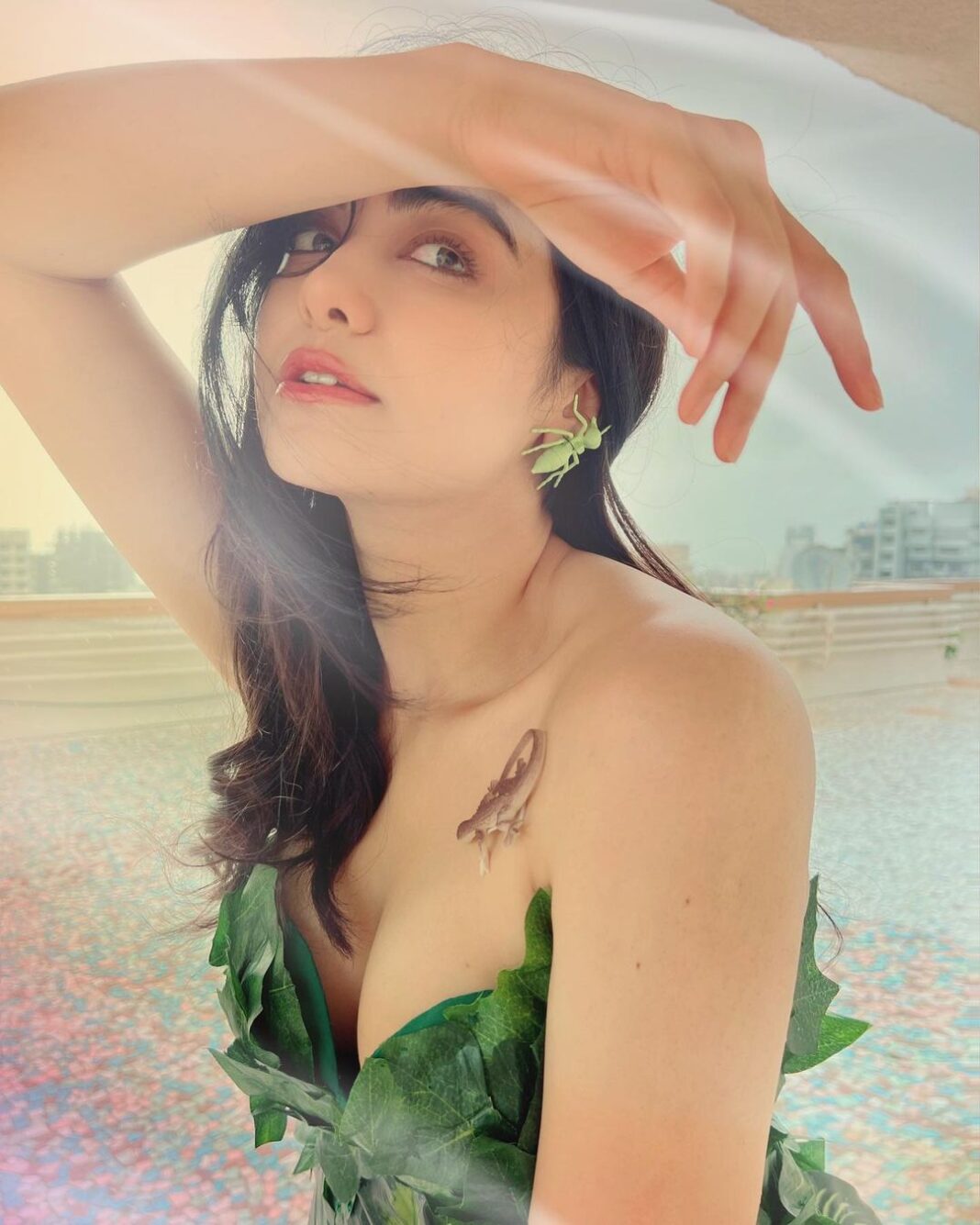 Adah Sharma Instagram - Sunna hai sabzi ka bhao badh Gaya hai 🤓 . . . P.S. fashion is about having fun so take only what you eat seriously 😜 #100YearsOfAdahSharma #adahsharma #GoGreen