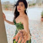 Adah Sharma Instagram - Mujhe kuch nahi patta 🥬🍃☘️🍀 leaf pics on public demand 🤓 . . . #100YearsOfAdahSharma #adahsharma P.S. have u eaten your vegetables today 😎