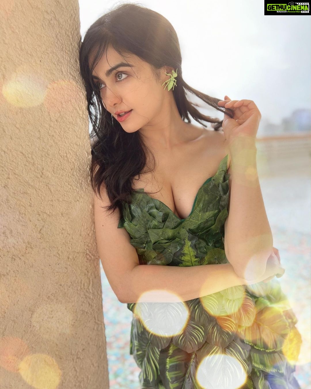 Adah Sharma Instagram - Mujhe kuch nahi patta 🥬🍃☘️🍀 leaf pics on public demand 🤓 . . . #100YearsOfAdahSharma #adahsharma P.S. have u eaten your vegetables today 😎