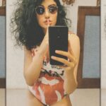 Adah Sharma Instagram – Look in the mirror.That’s your competition 🪰❤️🤣 
.
.
.
#100YearsOfAdahSharma #AdahKaKeeda #adahsharma #fly #flyhigh #flies 
.
.
P.S. you can name him if u like 🙃❤️ yes the fly in the mirror is my competition for many reasons
#MondayMotivation to fly high 😁