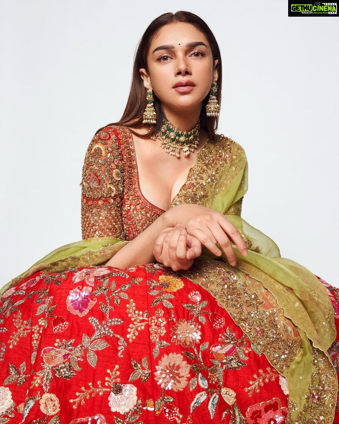 Aditi Rao Hydari Instagram - The Wedding couture 2022 collection by @shyamalbhumika at their beautiful store in Hyderabad ❤️ Outfit - @shyamalbhumika Jewellery - @shreejewellers Photography - @eshaangirri Beauty - @tanujadabirmakeup @quirk_india