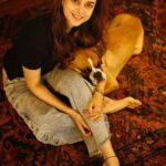 Aditi Rao Hydari Instagram - Gigi in her favourite spot and I in mine 💞 Feat @obeetee ❤️ 📸 @arudra23 #luxuriouslifestyle #carpets #handknottedrugs #handtuftedrugs #luxuryliving #interiorstylingideas #obeeteecarpets