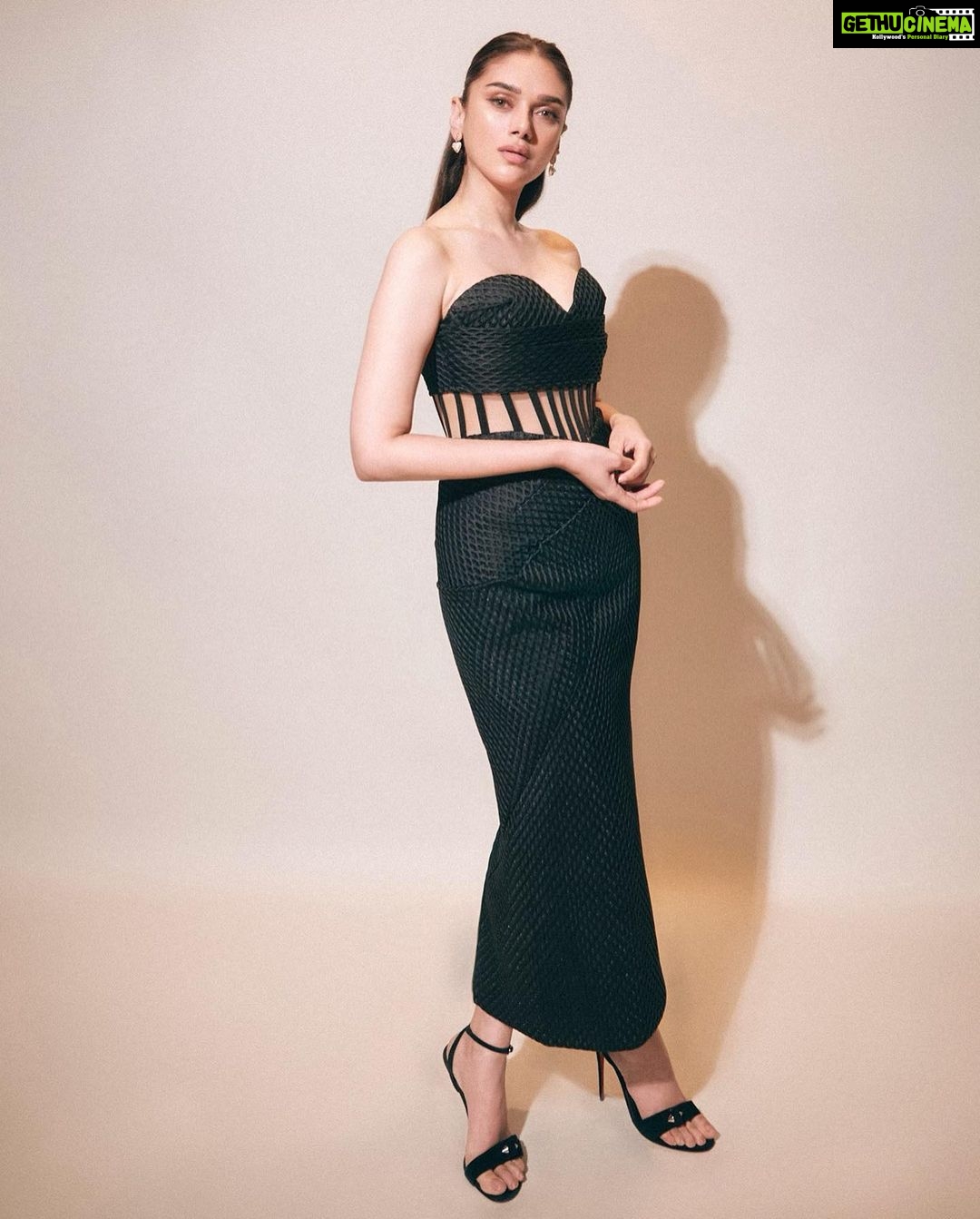 Aditi Rao Hydari Instagram - 🖤 #htstyleawards