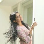 Aditi Shankar Instagram - பாதகத்தி என்னை ஒரு பார்வையால கொன்ன 🎶 #ayyayonenjualayuthadi #reels #aadukalam #gvprakash #spb #lyricsoftheday
