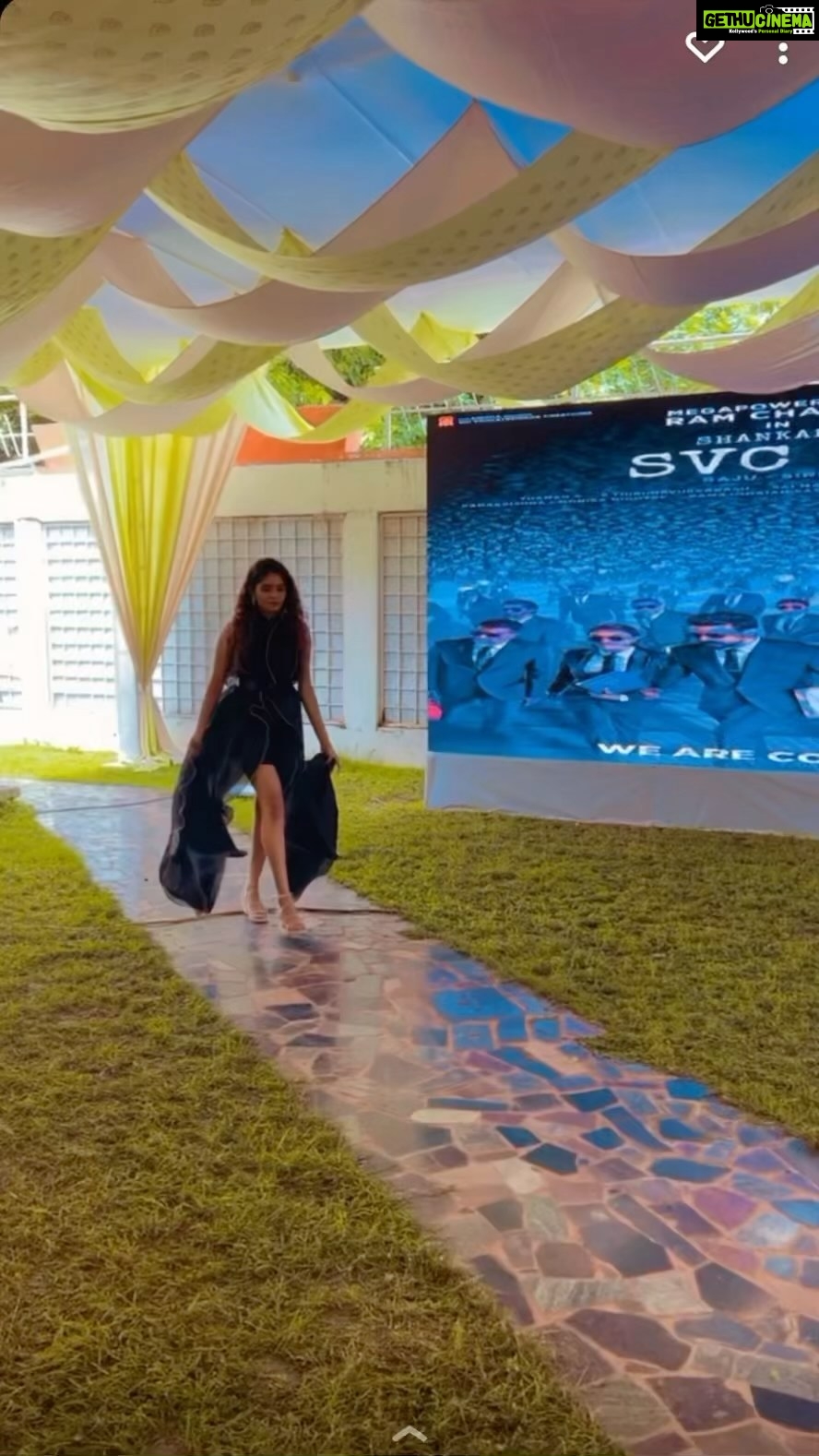 Aditi Shankar Instagram - Just taking a walk…✨#rc15 #reels #walkwalkwalk