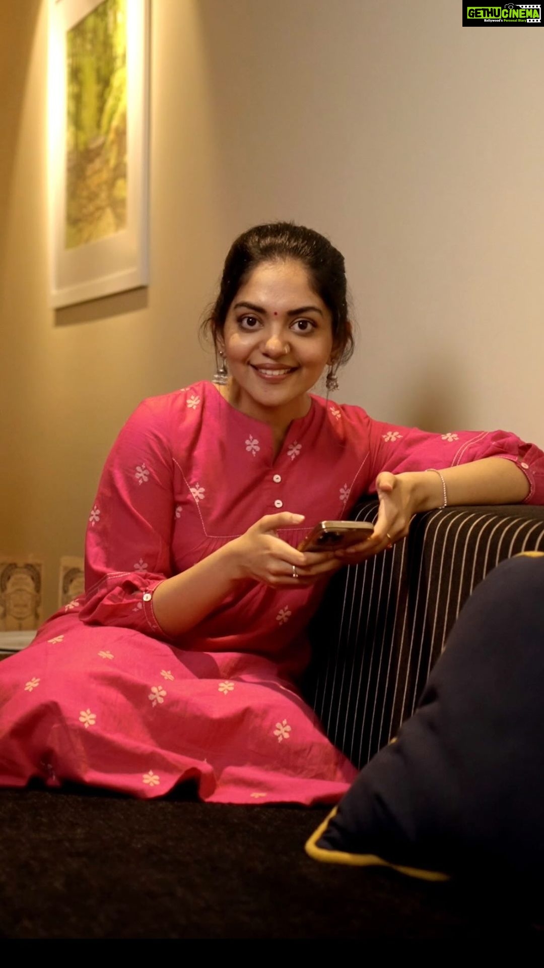 Ahana Kumar Instagram - @arikeapp verum oru dating app alla! It's designed for Malayalis looking for real pranayam π If you haven't tried Arike yet , go download the app now and thank me later! π Reel Production : @george.kora @nandhu_m01 @akshay_k_sunil @hech_kay β¨ #arikeapp #arikedatingapp #datingapp #malayalidating