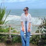 Ahana Kumar Instagram - Varkala-ing with Golden Fried Calamari , Lime Soda ( only sweet ) and the gang
