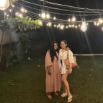Ahana Kumar Instagram - Varkala-ing with Golden Fried Calamari , Lime Soda ( only sweet ) and the gang