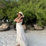 Ahana Kumar Instagram - Love was in the Air … 🤍☁️ sandy salty throwback to a good time with @pickyourtrail @hideawaybeachmaldives @linkinrepspvtltd 🐚 wearing @looseygooseybyravina 🤍💫 #Pickyourtrail #UnwrapTheWorld #LetsPYT #hideaway #maldiveshideaway #hideawaybeachmaldives #myhideaway #LinkinReps #Maldives #vacation 🦋✨🐳