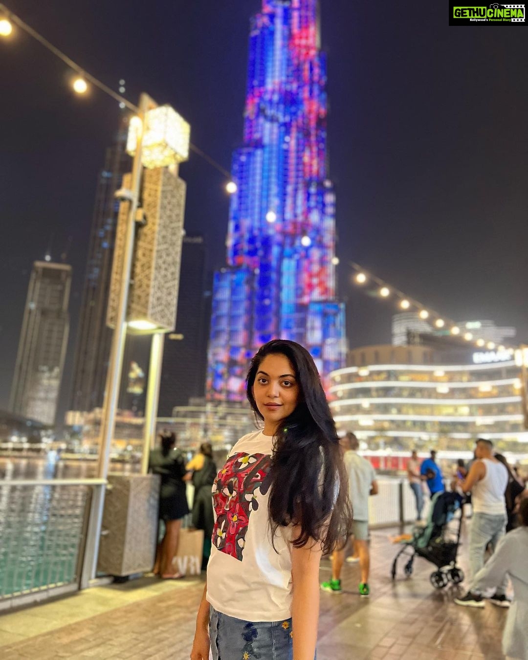 Ahana Kumar Instagram - Downtowning 🎡💫🎠….. #issavibe ✨ Downtown Dubai