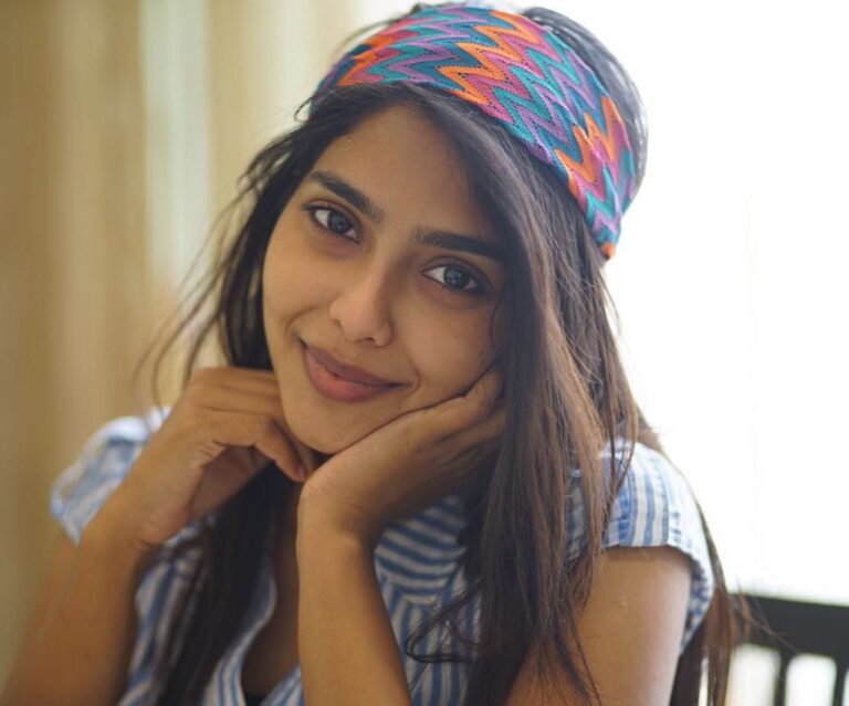 Aishwarya Lekshmi Instagram - When @mobinkurien decided to photograph me with all my insecurities on !!! #nomakeup #nofilter #bare #mjkphotography Tryst Gourmet
