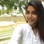 Aishwarya Lekshmi Instagram – When you’re happy and you know clap your Hands!!!✨✨✨#happinessishere #thebangaloreashram Art of Living Ashram Banglore