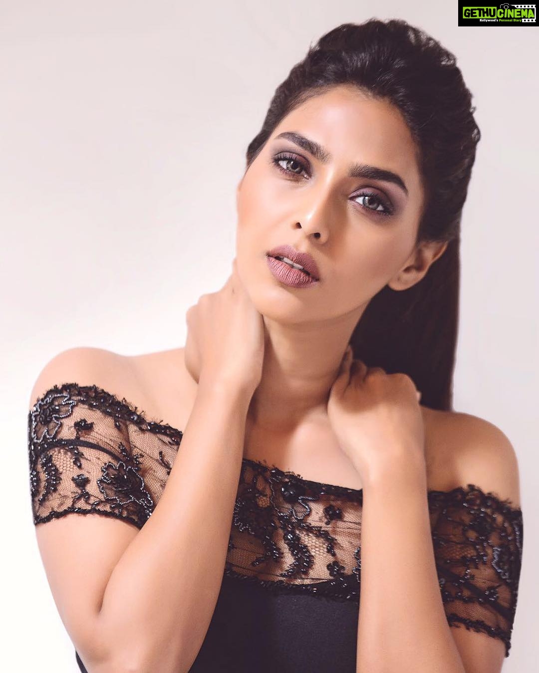 Aishwarya Lekshmi Instagram - #mjk #mobinkurienphotography #sureshmenonstyling&makeup #canthelpbutjustlovethem