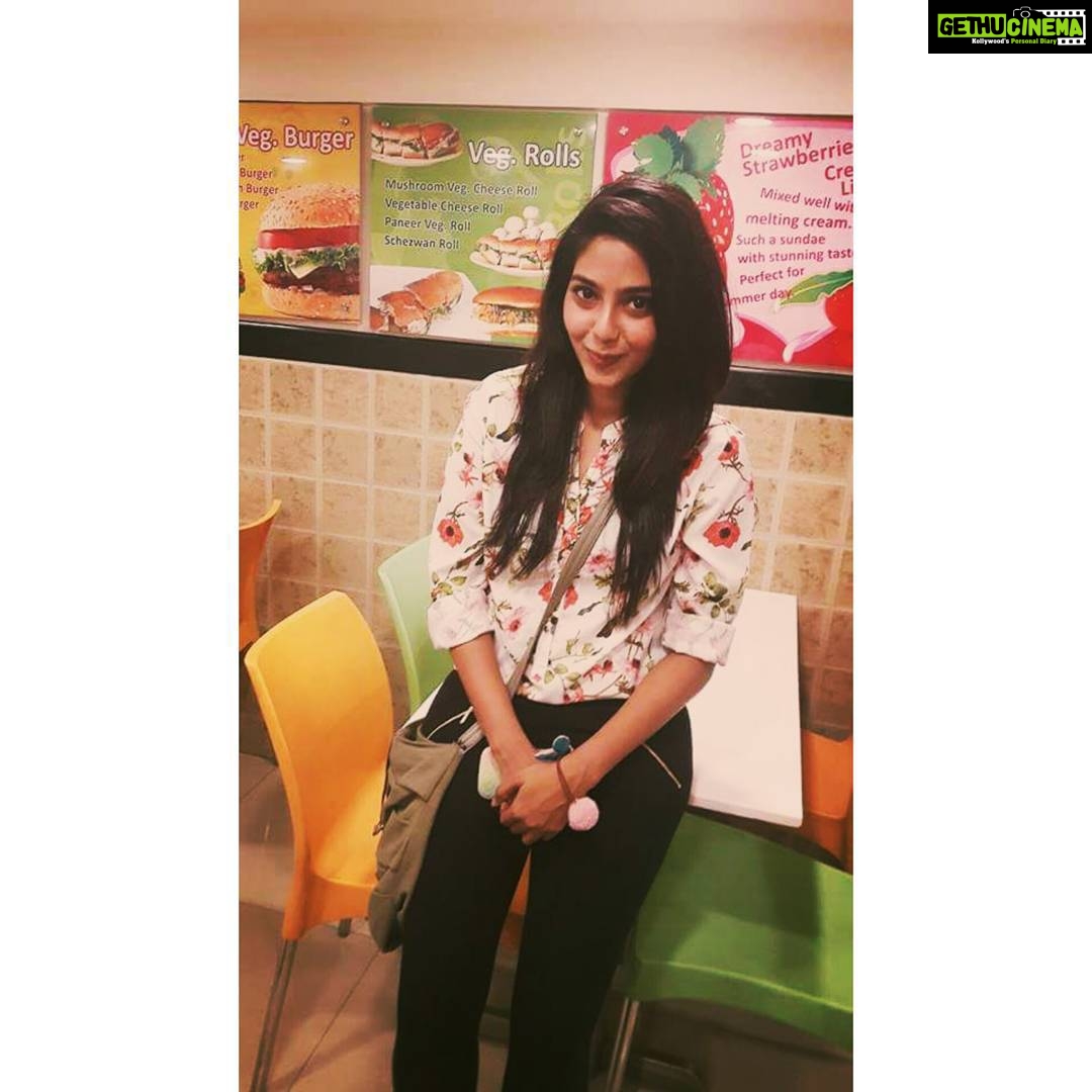 Aishwarya Lekshmi Instagram - for those who hav seen #RaniPadmini movie.. this s my own version of "poo ela chatti... poo ela chatti" #lolinbrim #new