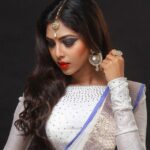 Aishwarya Lekshmi Instagram - Huh....Amm...Duhh...I shud be saying somtng.....I think I like this pic..amm who am I kidding!!! I l♡vee this Me!! ♥♥♥♥♥♥ #indianmodel #redlips #saree #modeling #lovemylife #shoot
