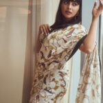 Aishwarya Lekshmi Instagram – ☕️

Saree @houseofthreestudio 
Earrings @radhikaagrawalstudio 
Styled by @jukalker 
Photographer @eshaangirri