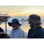 Aishwarya Lekshmi Instagram - Sharing some beautiful sunsets with the owners of the cutest smiles and sharpest brains! #mine💕💕💕💕 #Godbeingsuperkind #geniuses 🧿📿