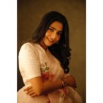 Aishwarya Lekshmi Instagram - Conversation 2 : (but its a prequel to conversation 1 , so conversation 2 is actually the Beginning of this , get it ? ) So Conversation 2: Saree is classy , so try to be classy, Aishwarya hello, u there ? I can try classy or i can speak , you decide. Ok Captured in silence by : @_leonbritto Saree : @picchika Citrine neckpiece : @kirikiri.in #inthemoodforlovebgm