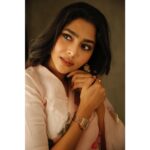 Aishwarya Lekshmi Instagram - Conversation 2 : (but its a prequel to conversation 1 , so conversation 2 is actually the Beginning of this , get it ? ) So Conversation 2: Saree is classy , so try to be classy, Aishwarya hello, u there ? I can try classy or i can speak , you decide. Ok Captured in silence by : @_leonbritto Saree : @picchika Citrine neckpiece : @kirikiri.in #inthemoodforlovebgm