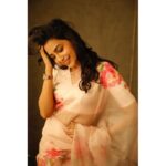 Aishwarya Lekshmi Instagram - Conversation 1: Hair is not looking nice ? ok then lets flip it? Better now ? Got the shot ? Saree : @picchika Cute citrine neckpiece: @kirikiri.in Capturing the madness : @_leonbritto #vintageblouse #vintagewatch #vintagesoul #ifoundaloveformedarlingjustdiverightinandfollowmylead🎶🎶 #bgminhead