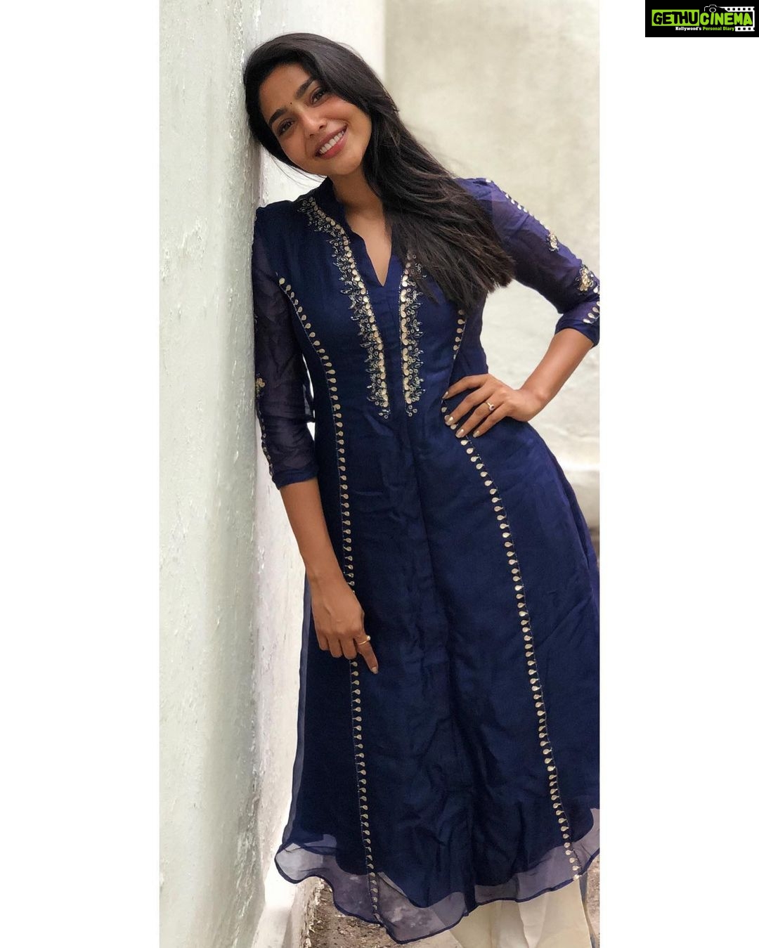 Aishwarya Lekshmi Instagram - Repeating an outfit coz you absolutely feel comfy in it... Not a fashion NoNo ... its a Yes yes!!! 👗@paisleestudio , Thankyou soo much💝
