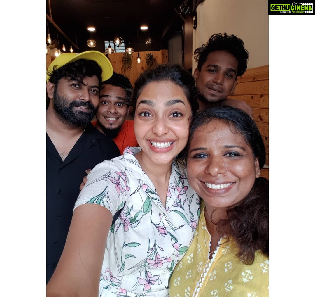 Aishwarya Lekshmi Instagram - Coming veendum and veendum @food.pecker @sharmilasaji #sharon...More power to you and happy cooking shaara...and cant wait for you to start my lebaneese food 💗