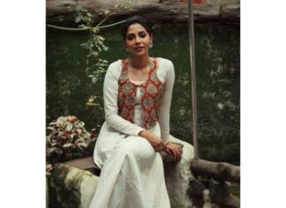 Aishwarya Lekshmi Instagram - @jugalbandhi Thanks for letting me steal🦸‍♀️ 😬😎