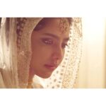 Aishwarya Lekshmi Instagram – എപ്പോഴെങ്കിലും നിങ്ങളുടെ പ്രണയം പറയാതെ മറച്ചു വെച്ചിട്ടുണ്ടെങ്കിലോ… അല്ലെങ്കിൽ ഒരുപാട്‌ കാലം ഒരാളെ പ്രണയിച്ചിട്ടും പറഞ്ഞില്ലെങ്കിലോ ഈ ഗാനവും ഇതിലെ ദൃശ്യങ്ങളും നിങ്ങൾക്കിഷ്ടമാകും. തീർച്ച.. അത്തരം ഒരുപാട്‌ നിമിഷങ്ങൾ ഈ ചിത്രത്തിലുണ്ട്‌. തീർച്ചയായും ഈ സിനിമ മിസ്സ്‌ ചെയ്യാതെ തിയേറ്ററിൽ തന്നെ പോയി കാണുക.

ഈ ഗാനത്തിന്റെ ലിങ്ക്‌ എന്റെ ബയോയിലും സ്റ്റോറിയിലും ഉണ്ട്‌. ************ *******
Eenthola song from Argentina fans Katoorkadavu  is out! 
Watch this song… If you ever have held back from telling the truth to someone ,whom you loved with all your heart, if you ever acted like your heart doesnt care when it actually did, then ,this song is for you.
Argentina fans Katoorkadavu running successfully in theatres near you,  inspite of all the degradation. 😊 Watch with your families if you haven’t already :)