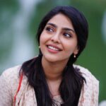 Aishwarya Lekshmi Instagram - SONG : Eenthola... Lyric video is here...Link in Bio Kelku kelku...kettit abhiprayam parayuu.. ARGENTINA FANS KATOORKADAVU | MARCH 1 ST RELEASE