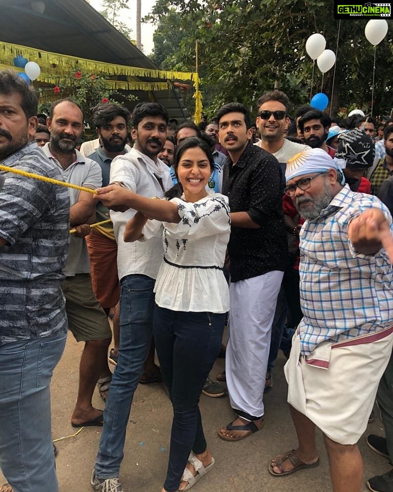 Aishwarya Lekshmi Instagram - Trailer is here!!! Link in the bio... link in the story... Kaanu... kanditt parayuuu Rainbow like colors, Football, College,School ,Love and Laughter,Friendships ,Family and njangade Katoorum!