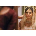 Aishwarya Lekshmi Instagram – എപ്പോഴെങ്കിലും നിങ്ങളുടെ പ്രണയം പറയാതെ മറച്ചു വെച്ചിട്ടുണ്ടെങ്കിലോ… അല്ലെങ്കിൽ ഒരുപാട്‌ കാലം ഒരാളെ പ്രണയിച്ചിട്ടും പറഞ്ഞില്ലെങ്കിലോ ഈ ഗാനവും ഇതിലെ ദൃശ്യങ്ങളും നിങ്ങൾക്കിഷ്ടമാകും. തീർച്ച.. അത്തരം ഒരുപാട്‌ നിമിഷങ്ങൾ ഈ ചിത്രത്തിലുണ്ട്‌. തീർച്ചയായും ഈ സിനിമ മിസ്സ്‌ ചെയ്യാതെ തിയേറ്ററിൽ തന്നെ പോയി കാണുക.

ഈ ഗാനത്തിന്റെ ലിങ്ക്‌ എന്റെ ബയോയിലും സ്റ്റോറിയിലും ഉണ്ട്‌. ************ *******
Eenthola song from Argentina fans Katoorkadavu  is out! 
Watch this song… If you ever have held back from telling the truth to someone ,whom you loved with all your heart, if you ever acted like your heart doesnt care when it actually did, then ,this song is for you.
Argentina fans Katoorkadavu running successfully in theatres near you,  inspite of all the degradation. 😊 Watch with your families if you haven’t already :)