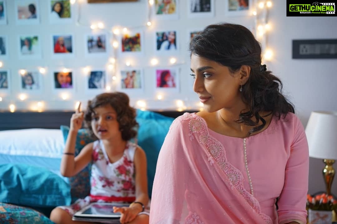 Aishwarya Lekshmi Instagram - Shoot days !! #vijaysuperumpournamiyum
