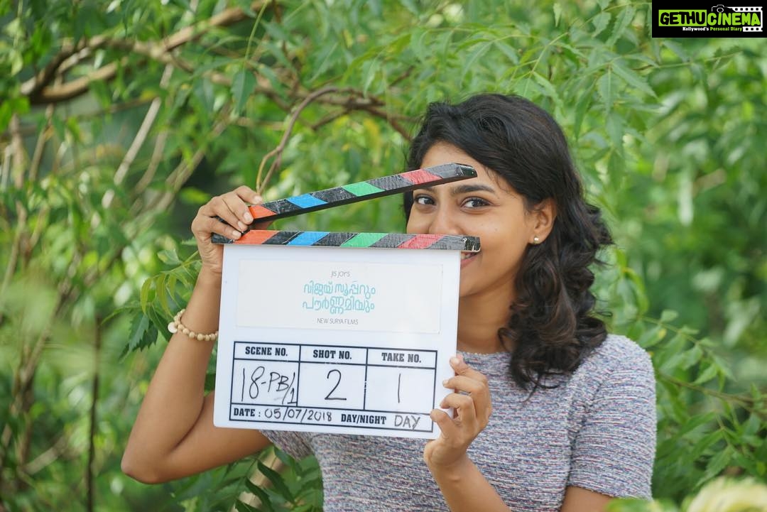 Aishwarya Lekshmi Instagram - The first song is out! 🙈🙈🙈🙈🙈 Did you see it yet ? Nervous excitement spikes and not knowing what to type (not a good combination I tell you) , Ok now , tell me how you liked our song !!! എന്താണീ മൗനം - VijaySuperumPournamiyum by a very very talented new music director , Prince. Link in bio