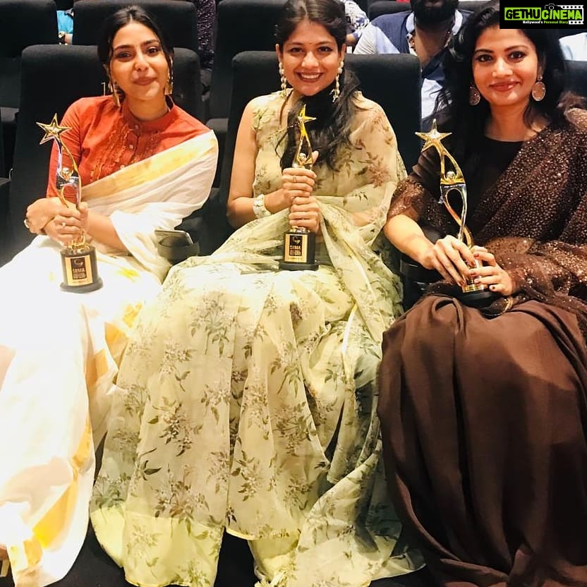Aishwarya Lekshmi Instagram - Favoritesst! The back bench girls in the front row ! #mytribe :P #siima2018