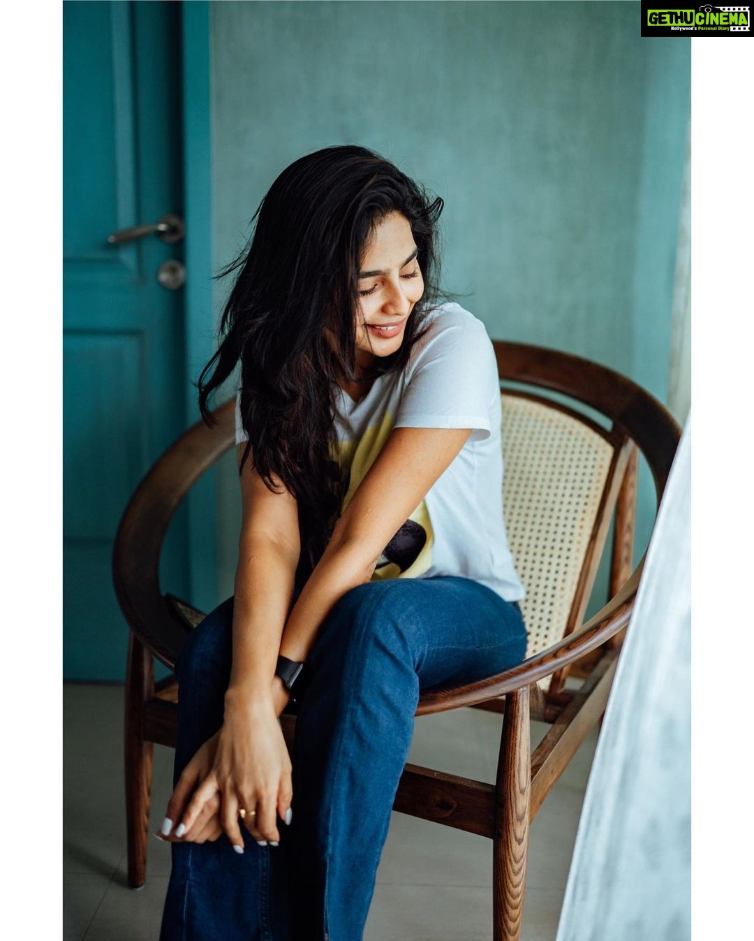 Aishwarya Lekshmi Instagram - My home gave me courage to dream more, gave me confidence ,love , happiness and she has been my sanctum for a while now. Designed by : @sreejithpathangalil Furniture from : @dtale_modern @dtale_decor | Verandah Collection Also this is not an AD , this is just an appreciation post for Sreejith and his team, who gave me a great lot more than what i set out to do initially. Photos by @arvindthomass #grateful #dtaledecor #dtale #homedecor