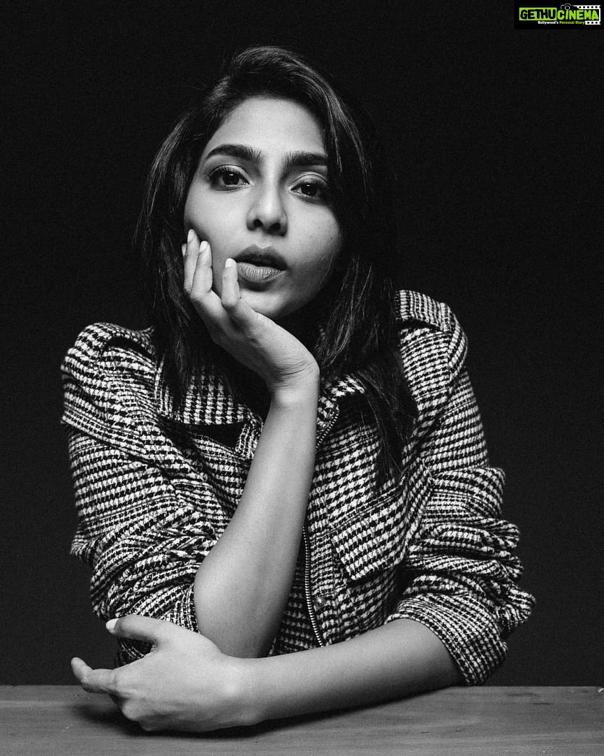 Aishwarya Lekshmi Instagram - H.i.s.t.r.i.o.n.i.c.s A @rohitsabu series !