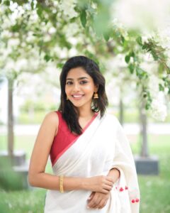 Aishwarya Lekshmi Instagram - Shot by : @mobinkurien Makeup : @prakatwork