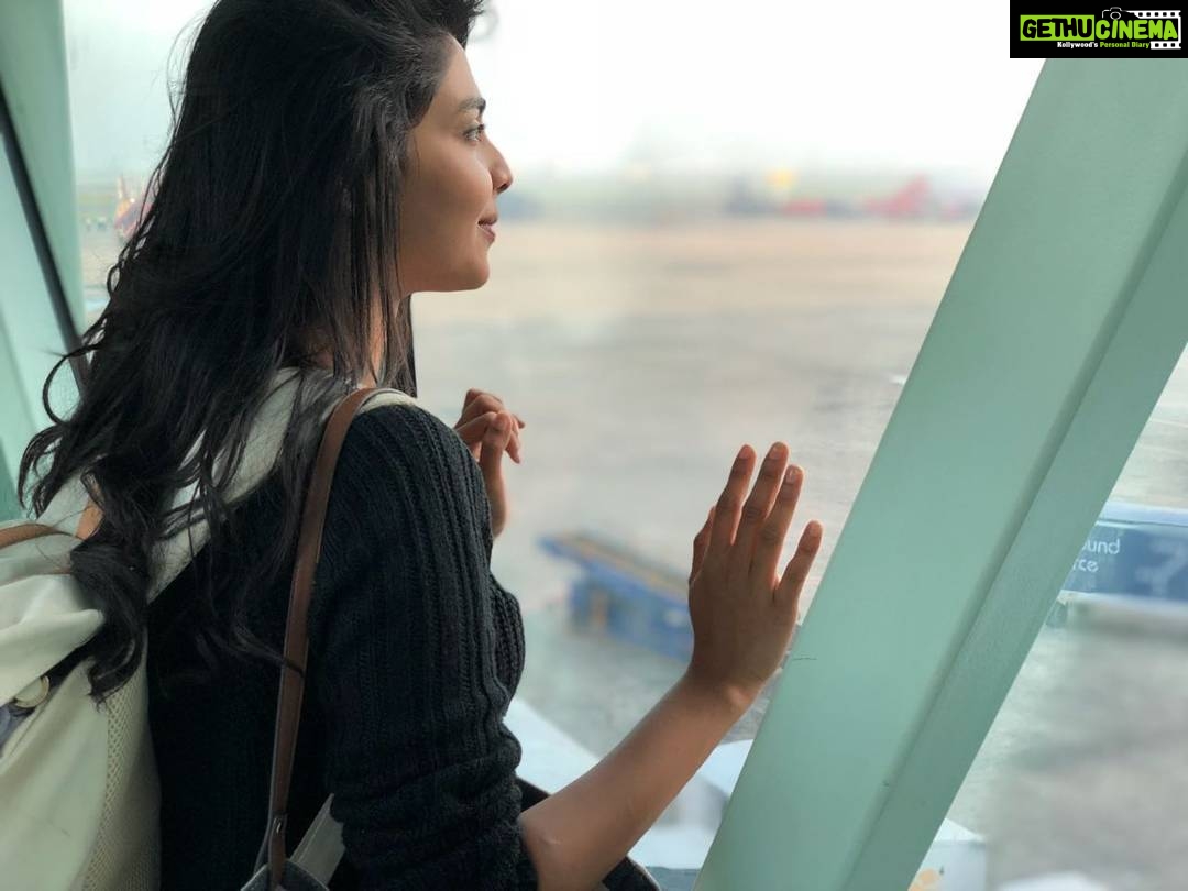 Aishwarya Lekshmi Instagram - Sweet nothings 😋 #random #whyonly10instagram #butwhybutwhy
