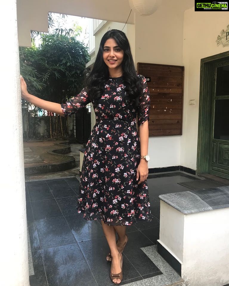 Aishwarya Lekshmi Instagram - OOTD 1 DRESS : COVERSTORY | LULUMALL STYLING : @stephy_zaviour MUA : @seemaharidas #mayaanadhipromotions