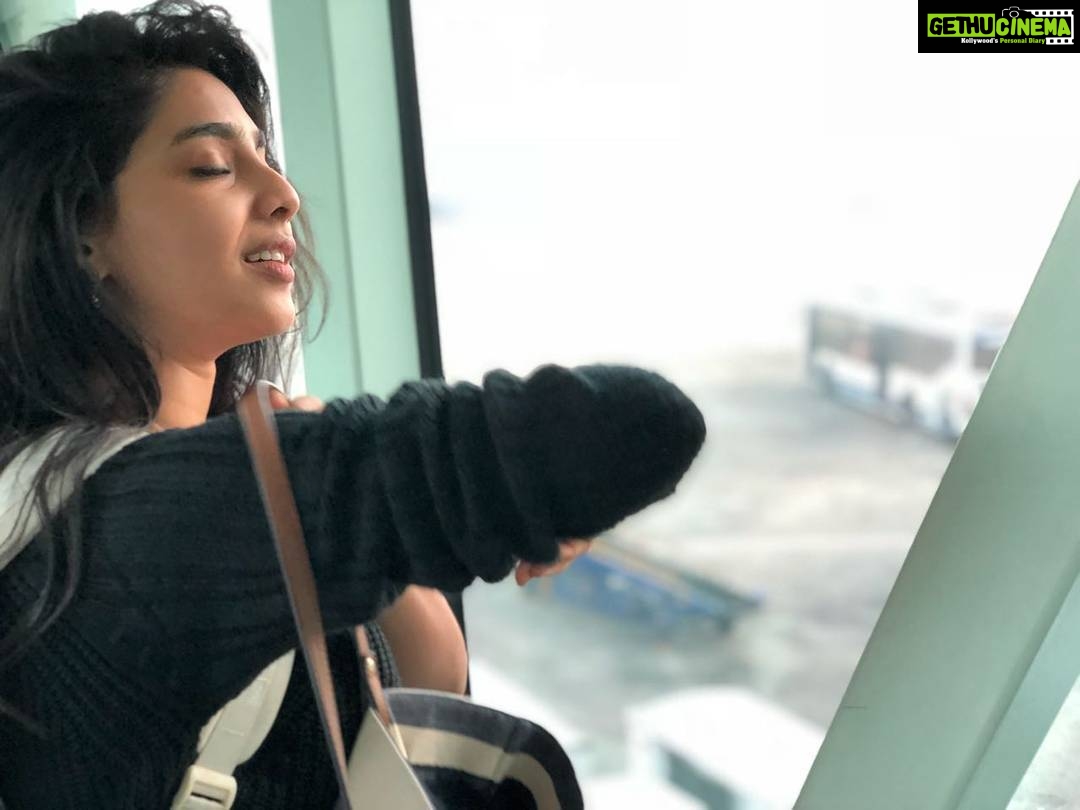 Aishwarya Lekshmi Instagram - Sweet nothings 😋 #random #whyonly10instagram #butwhybutwhy