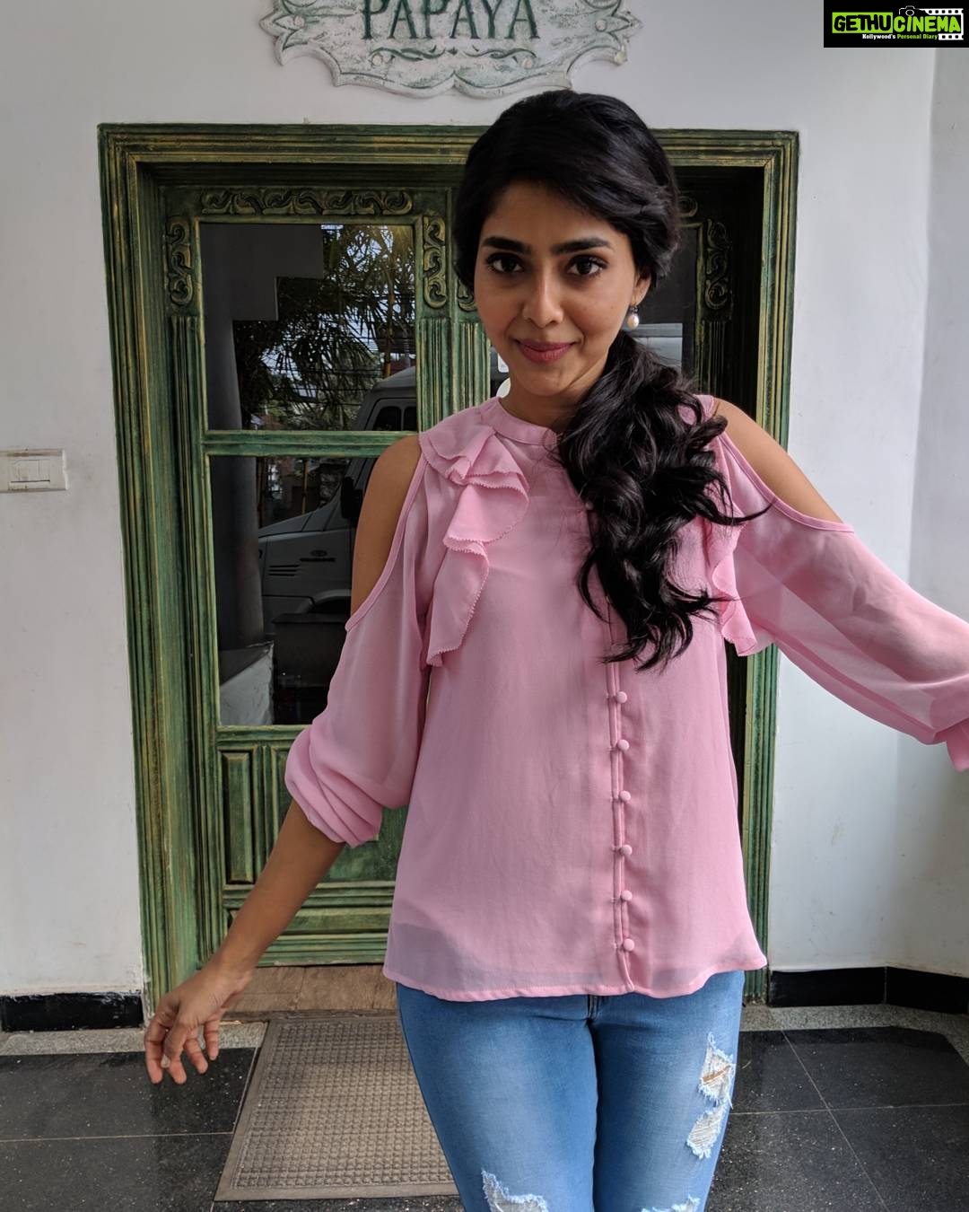 Aishwarya Lekshmi Instagram - OOTD 2 JEANS & TOP : COVERSTORY | LULU STYLING : @stephy_zaviour MUA : @seemaharidas (and she gave me the mayaanadhi look as well; which I adore to the core ) #mayaanadhipromotions