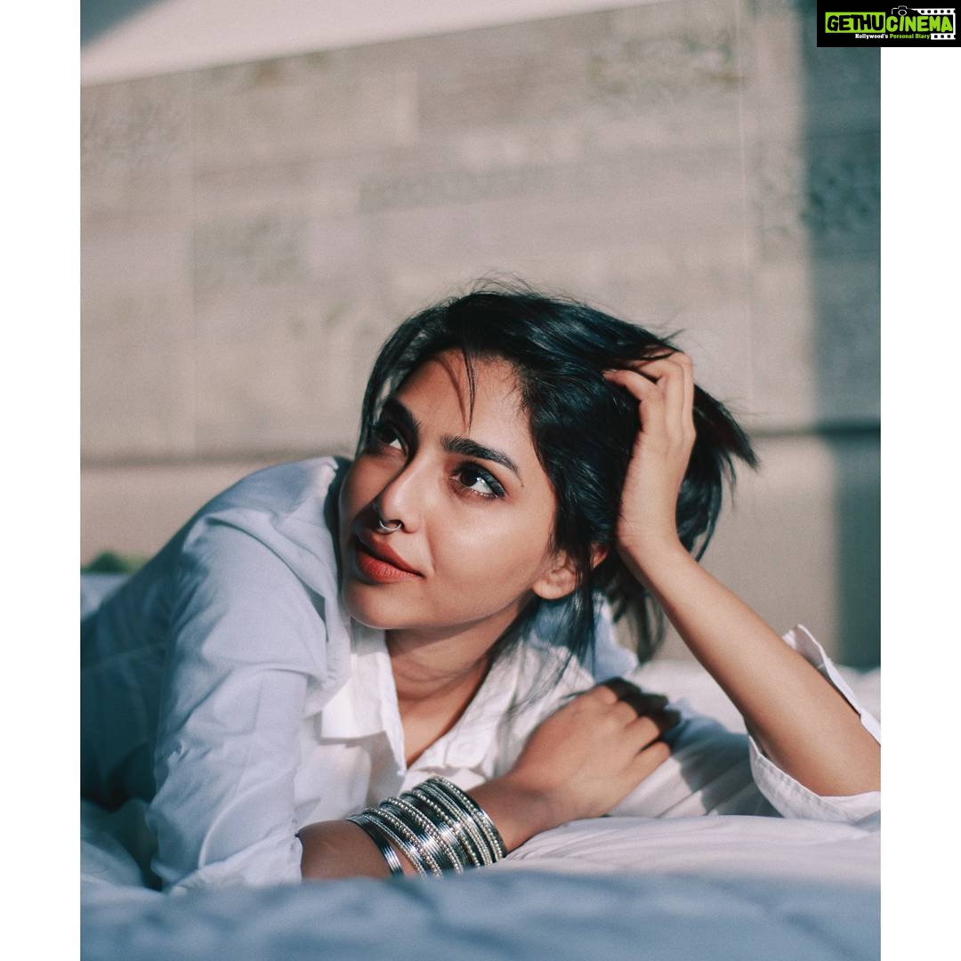 Aishwarya Lekshmi Instagram - Such an interesting conversation.....The "Ennit??" face @rohitsabu + @preethinedumaran