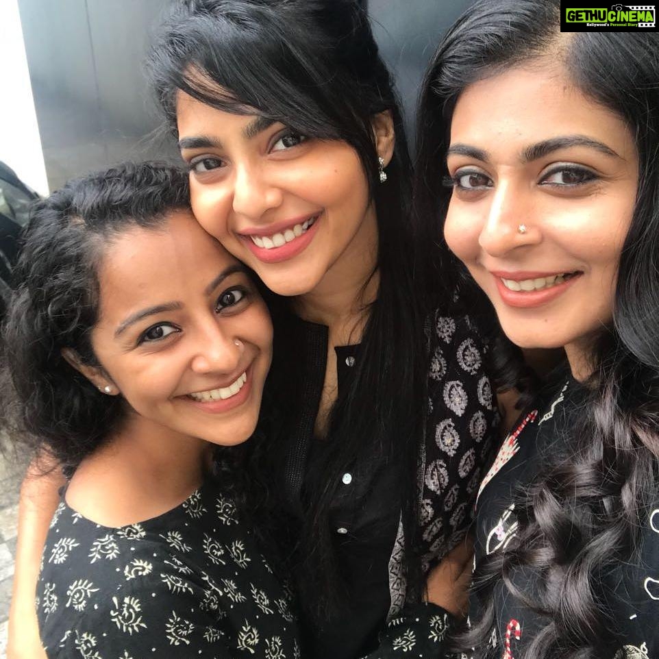 Aishwarya Lekshmi Instagram - Mayanadhi Peeps! Some are missing in the pics though 🙏