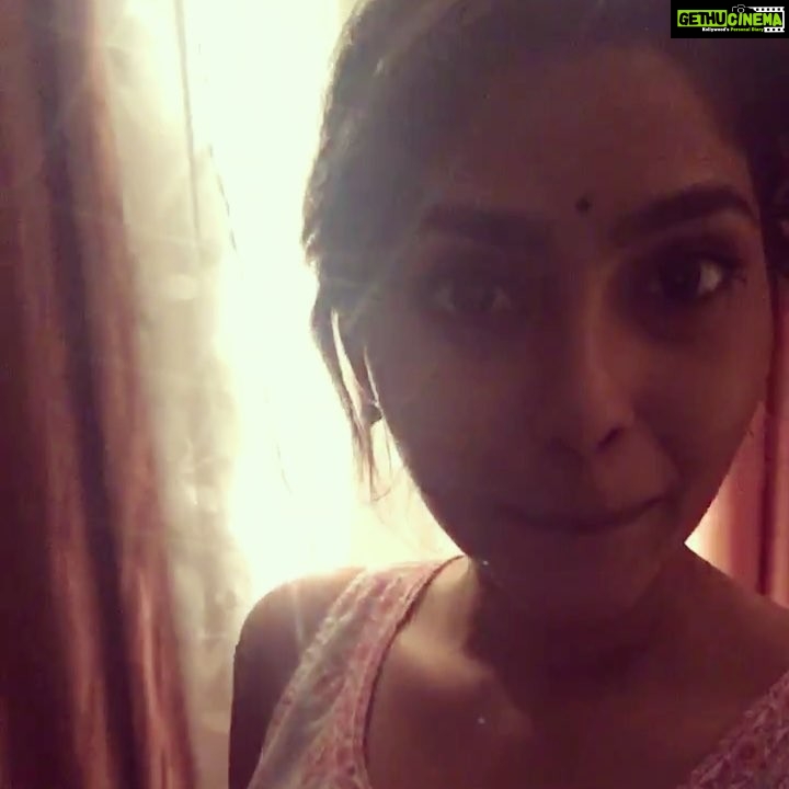 Aishwarya Lekshmi Instagram - I have a boomeranging disorder . 🤷🏽♀️ #shorrrieeee #🙏🏻 #latestreasontoboomerang
