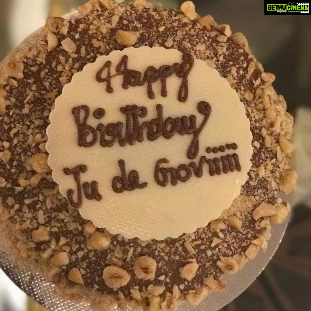 Aishwarya Lekshmi Instagram - Happy happy (blatd) bday wishes to my amazing brother, super talented artist,and one heck of a human being!!! Live a beautiful life!!!!! Chettaa... you mean the world to me!!! Thou I seldom show it.. 🤷🏻♀️😘😘😘😘 Chakkara ummmmmmahhhhhh