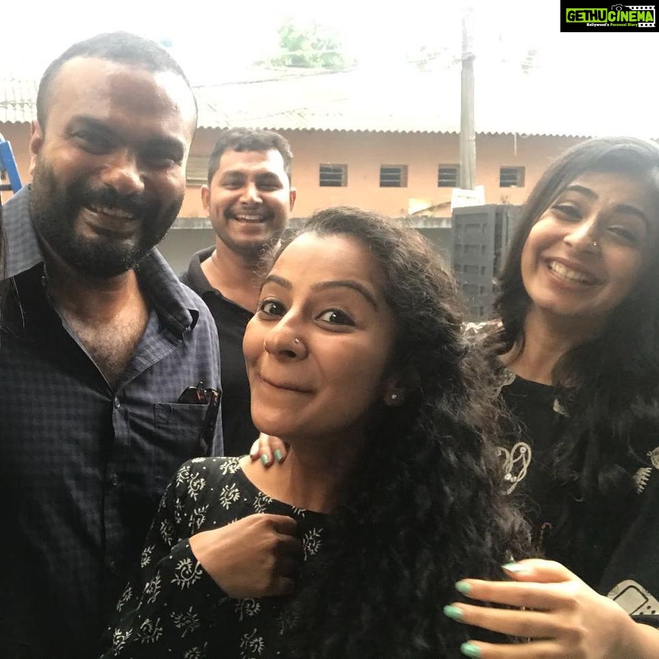 Aishwarya Lekshmi Instagram - Mayanadhi Peeps! Some are missing in the pics though 🙏