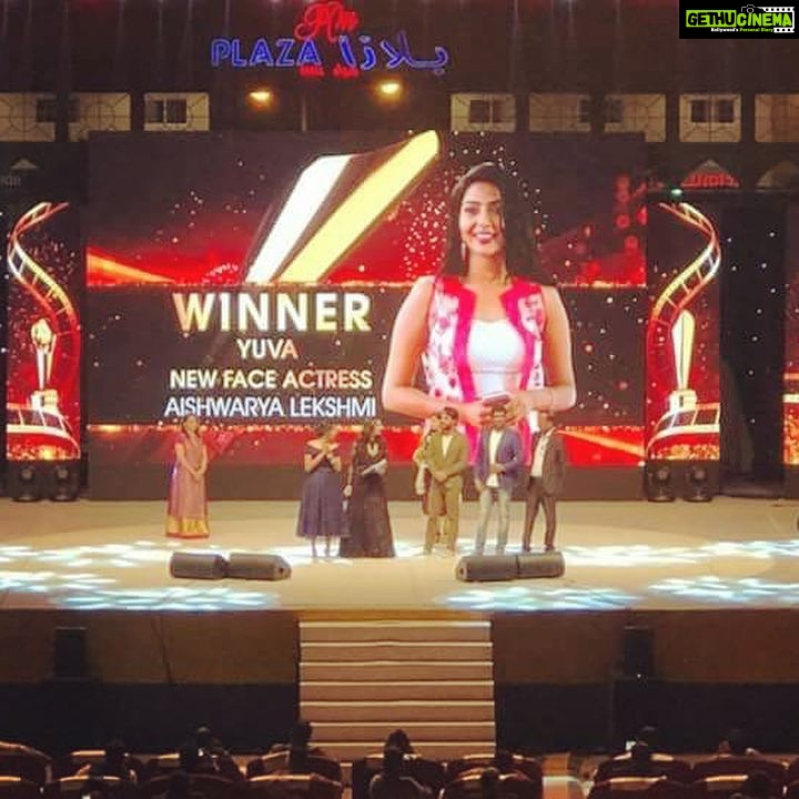 Aishwarya Lekshmi Instagram - #YuvaAwards2017 at the Amazing Qatar.Thankyou for all the love you showed to Mayaanadhi trailer. Overwhelmed.Humbled.❣️ Dress : @daislebridals MUA : @samson_lei #bestnewface #mayaanadhitrailerlaunch