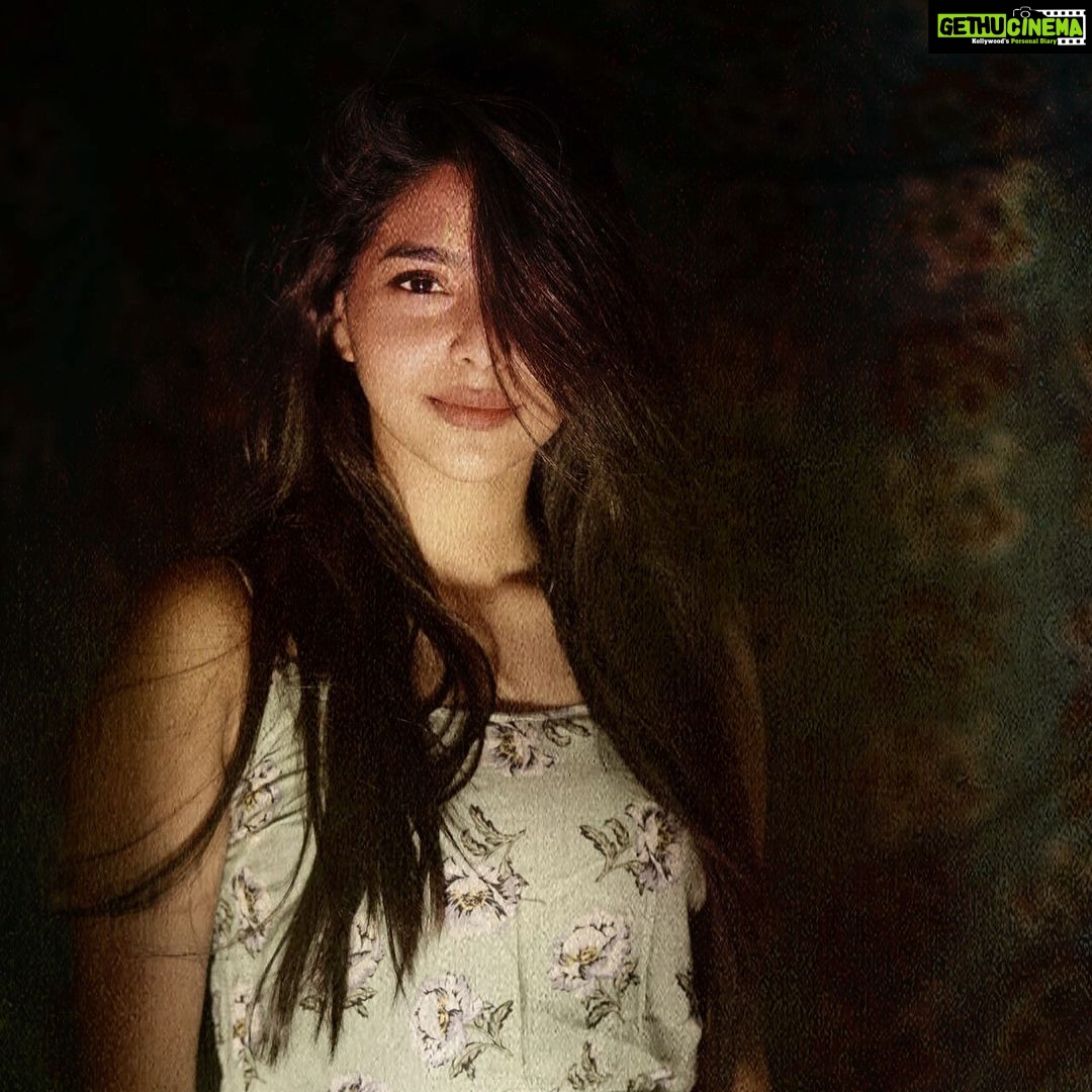 Aishwarya Lekshmi Instagram - Live Wild.Flower Child. Photography: @flying_asplif_ #swipeleft