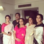 Aishwarya Lekshmi Instagram – Family! ❤❤❤
#keralastatefilmawards  #makingmemoriestogether #smileeeeee