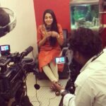 Aishwarya Lekshmi Instagram - Sorry @justinvvs 😬😬 oru cheriya kadum kai 😬 #nivinpauly #althafsalim #nnoi #onam2017 #promotions #nanavere